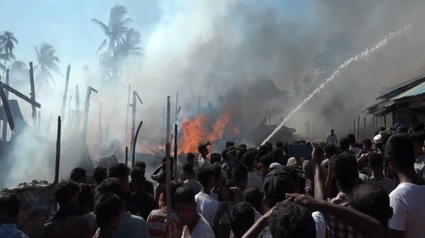 စစ်တွေ သက္ကယ်ပြင်ဈေး မီးလောင်၊ ဆိုင်ခန်း ခြောက်ဆယ်နီးပါး ပျက်စီး စစ်တွေ သက္ကယ်ပြင်ဈေး မီးလောင်၊ ဆိုင်ခန်း ခြောက်ဆယ်နီးပါး ပျက်စီး