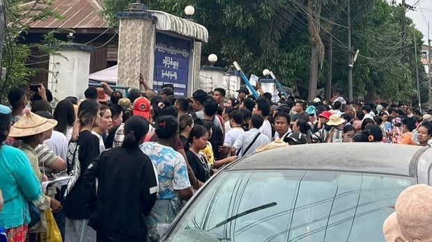 ထိုင်း-မြန်မာနယ်စပ် မြဝတီမှာ စမတ်ကတ် တုံကင်ကြိုထုတ်ပေးမှုကို ယာယီရပ်ဆိုင်း ထိုင်း-မြန်မာနယ်စပ် မြဝတီမှာ စမတ်ကတ် တုံကင်ကြိုထုတ်ပေးမှုကို ယာယီရပ်ဆိုင်း