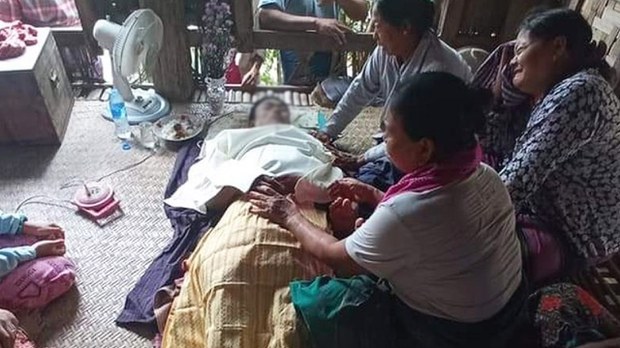 စဉ့်ကူးမှာ ဖိတ်စာဝေတဲ့ သတို့သားလောင်း စစ်တပ်က ပစ်ခတ်လို့ သေဆုံး
