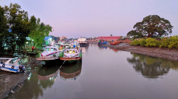 AA နဲ့စစ်ကောင်စီကြား အပစ်ရပ်ပြီးနောက် ရခိုင်က ပိတ်ထားတဲ့လမ်းတချို့ပြန်ဖွင့် AA နဲ့စစ်ကောင်စီကြား အပစ်ရပ်ပြီးနောက် ရခိုင်က ပိတ်ထားတဲ့လမ်းတချို့ပြန်ဖွင့်