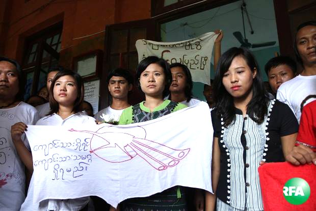 students-tharyarwaddy-sep8-620.jpg students-tharyarwaddy-sep8-620.jpg