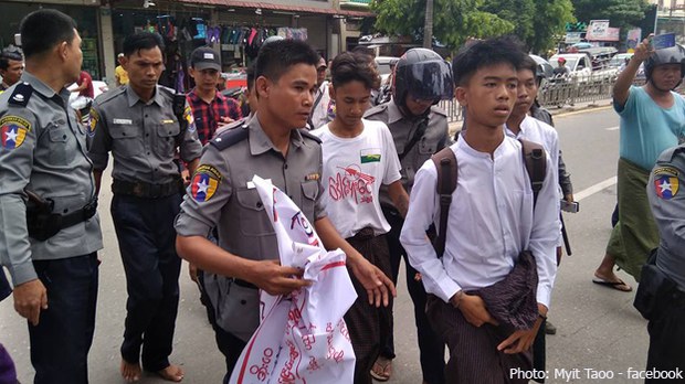 students-protest-pyay-622.jpg students-protest-pyay-622.jpg