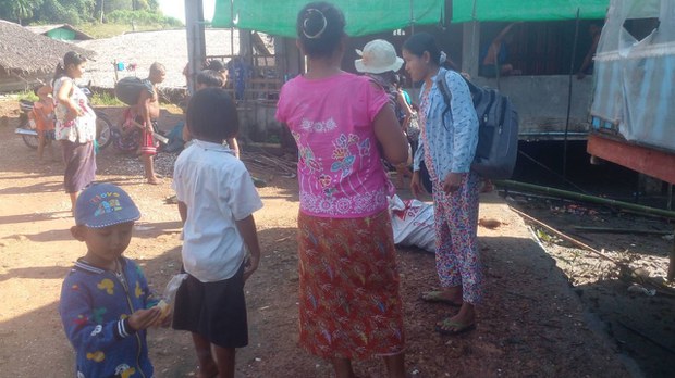 ပုလောမှာ လေကြောင်းတိုက်ခိုက်မှုကြောင့် ဒေသခံ ငါးထောင်ခန့် ထွက်ပြေးနေရ ပုလောမှာ လေကြောင်းတိုက်ခိုက်မှုကြောင့် ဒေသခံ ငါးထောင်ခန့် ထွက်ပြေးနေရ