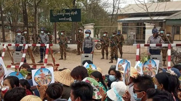 တောင်သာ စံဦးရွာမှာ ရွာသားလေးဦး ရိုက်နှက်ဖမ်းဆီးခံရ တောင်သာ စံဦးရွာမှာ ရွာသားလေးဦး ရိုက်နှက်ဖမ်းဆီးခံရ