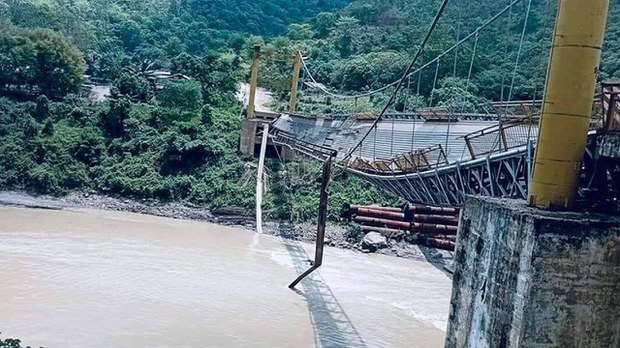 တီးတိန်က မံဆောင်းတံတားကို စစ်ကောင်စီတပ် ဖျက်ဆီးခဲ့ကြောင်း ဒေသခံတွေပြော တီးတိန်က မံဆောင်းတံတားကို စစ်ကောင်စီတပ် ဖျက်ဆီးခဲ့ကြောင်း ဒေသခံတွေပြော