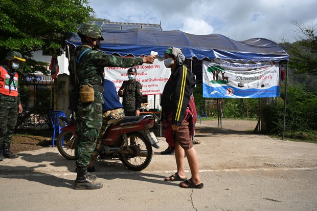 ထိုင်းမှာ အဖမ်းခံရတဲ့ မြန်မာ ရှစ်ယောက် တရားရင်ဆိုင်ရ ထိုင်းမှာ အဖမ်းခံရတဲ့ မြန်မာ ရှစ်ယောက် တရားရင်ဆိုင်ရ