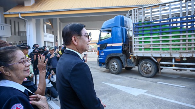 ထိုင်းအစိုးရက မြန်မာဒုက္ခသည်တွေကို လူသားချင်းစာနာမှုအကူအညီ စတင်ပေးအပ် ထိုင်းအစိုးရက မြန်မာဒုက္ခသည်တွေကို လူသားချင်းစာနာမှုအကူအညီ စတင်ပေးအပ်