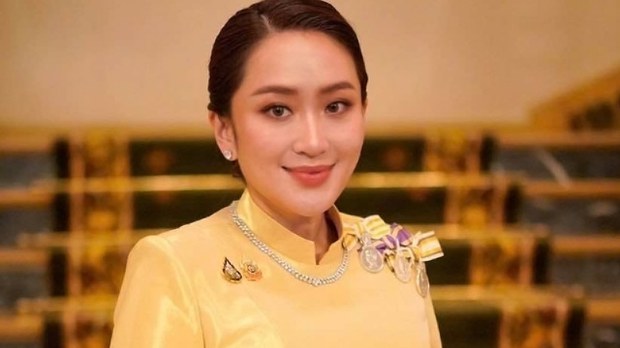 ထိုင်းဝန်ကြီးချုပ်ဟောင်း သက်ဆင်ရဲ့သမီး ဝန်ကြီးချုပ်သစ်အဖြစ် ရွေးကောက်ခံရ