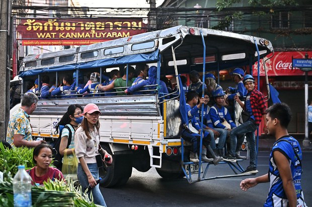 ထိုင်းရောက် မြန်မာအလုပ်သမား နှစ်ရာနီးပါး အဖမ်းခံရ ထိုင်းရောက် မြန်မာအလုပ်သမား နှစ်ရာနီးပါး အဖမ်းခံရ