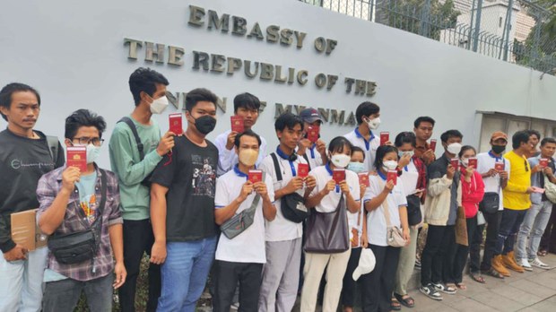 ထိုင်းနိုင်ငံရောက် MOU အလုပ်သမား သုံးဆယ်ကျော် အခက်အခဲဖြစ်နေ ထိုင်းနိုင်ငံရောက် MOU အလုပ်သမား သုံးဆယ်ကျော် အခက်အခဲဖြစ်နေ
