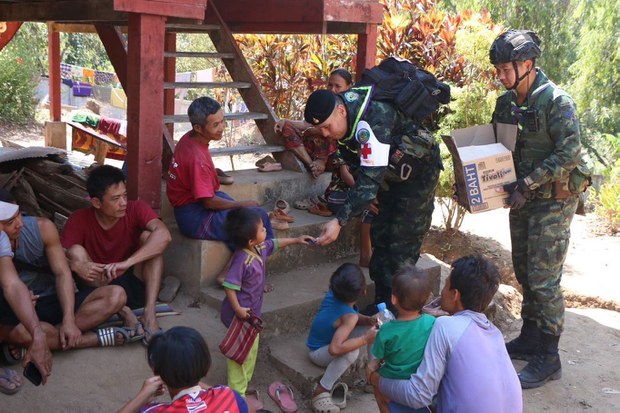စစ်ကောင်စီနဲ့ KNLA တိုက်ပွဲကြောင့် ထိုင်းဘက်ထွက်ပြေးလာသူ လေးရာကျော် ရှိလာ စစ်ကောင်စီနဲ့ KNLA တိုက်ပွဲကြောင့် ထိုင်းဘက်ထွက်ပြေးလာသူ လေးရာကျော် ရှိလာ
