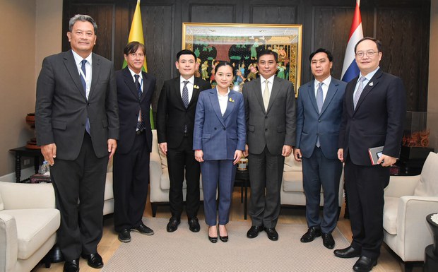 သေနတ်ပစ်ခံရပြီး သေဆုံးခဲ့သူတွေအတွက် ထိုင်းဝန်ကြီးချုပ်တောင်းပန် သေနတ်ပစ်ခံရပြီး သေဆုံးခဲ့သူတွေအတွက် ထိုင်းဝန်ကြီးချုပ်တောင်းပန်