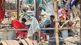 မုန်တိုင်းသင့် သက္ကေပြင်ရိုဟင်ဂျာဒုက္ခသည်စခန်း ကိုယ်ထူကိုယ်ထ ပြန်ပြင်နေရ