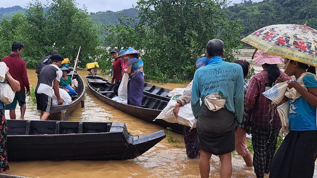 ရေဘေးကြုံနေတဲ့ တနင်္သာရီမှာ စစ်ကြောင်းကြောင့် လူတစ်ထောင်ကျော် ထွက်ပြေးနေရ ရေဘေးကြုံနေတဲ့ တနင်္သာရီမှာ စစ်ကြောင်းကြောင့် လူတစ်ထောင်ကျော် ထွက်ပြေးနေရ