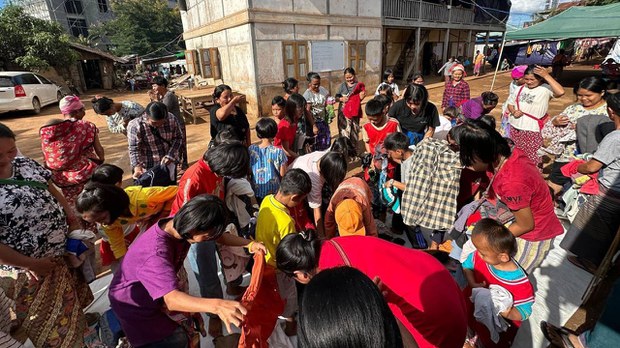 သိန္နီ ဒုက္ခသည်တစ်ထောင်ကျော် ရိက္ခာပြတ်လပ်နေ သိန္နီ ဒုက္ခသည်တစ်ထောင်ကျော် ရိက္ခာပြတ်လပ်နေ