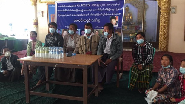 လက်နက်ကိုင် သုံးဖွဲ့ဆီမှာ ဖမ်းဆီးခံရသူတွေ လွတ်မြောက်ဖို့ တောင်းဆို လက်နက်ကိုင် သုံးဖွဲ့ဆီမှာ ဖမ်းဆီးခံရသူတွေ လွတ်မြောက်ဖို့ တောင်းဆို