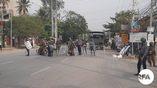 မန္တလေးမှာ စစ်ကောင်စီ ဝင်ရောက်ပစ်ခတ်ဖမ်းဆီးမှု နှစ်ဦး သေဆုံး မန္တလေးမှာ စစ်ကောင်စီ ဝင်ရောက်ပစ်ခတ်ဖမ်းဆီးမှု နှစ်ဦး သေဆုံး