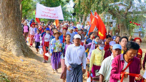 ခင်ဦးက ရွာတွေထဲ စစ်ကောင်စီတပ်တွေ ဝင်စီးနင်းလို့ ရွာသားနှစ်ယောက် သေဆုံး ခင်ဦးက ရွာတွေထဲ စစ်ကောင်စီတပ်တွေ ဝင်စီးနင်းလို့ ရွာသားနှစ်ယောက် သေဆုံး