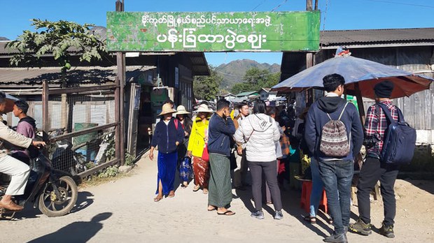 မိုးကုတ်မှာ အရပ်သားနှစ်ဦးကို စစ်ကောင်စီတပ်က ပစ်ခတ်ဖမ်းဆီး