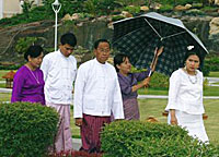thandar_shwe_wedding_01_200.jpg thandar_shwe_wedding_01_200.jpg