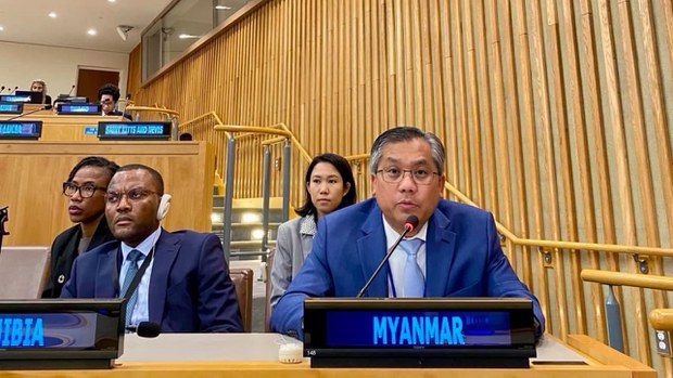 နေရပ်စွန့်ခွာထွက်ပြေးလာရတဲ့ မြန်မာနိုင်ငံသားတွေကိုကူညီဖို့ ကုလကို ဦးကျော်မိုးထွန်း တောင်းဆို နေရပ်စွန့်ခွာထွက်ပြေးလာရတဲ့ မြန်မာနိုင်ငံသားတွေကိုကူညီဖို့ ကုလကို ဦးကျော်မိုးထွန်း တောင်းဆို