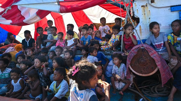 ဒုက္ခသည်တွေကို ကယ်ဖို့ အင်ဒိုနီးရှားကို UNHCR မေတ္တာရပ်ခံ ဒုက္ခသည်တွေကို ကယ်ဖို့ အင်ဒိုနီးရှားကို UNHCR မေတ္တာရပ်ခံ