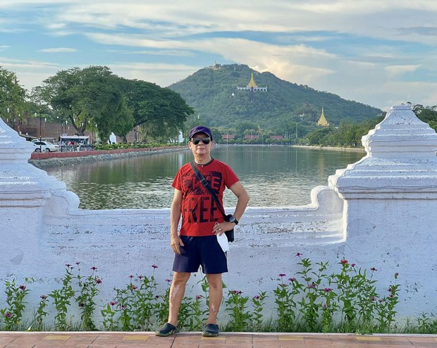 ဒေါက်တာနေစိုးမောင်နဲ့အတူ ဆရာဝန်လူငယ် ၁၁ ယောက်ကိုစစ်ဆေးနေ ဒေါက်တာနေစိုးမောင်နဲ့အတူ ဆရာဝန်လူငယ် ၁၁ ယောက်ကိုစစ်ဆေးနေ