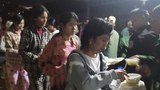 တရုတ်ဘက်မှာ ပိတ်မိနေတဲ့ ဒုက္ခသည်ငါးထောင်ခန့်ကို UWSA စလက်ခံနေ