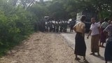 pearl-villagers-police-clash-622.jpg
