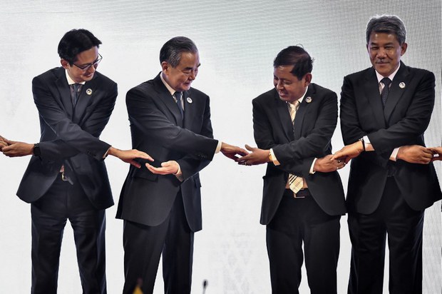 မြန်မာပြည်မှာ အကြမ်းဖက်မှုတွေရပ်ဆိုင်းပြီး ငြိမ်းချမ်းစွာအဖြေရှာဖို့ အာဆီယံတောင်းဆို မြန်မာပြည်မှာ အကြမ်းဖက်မှုတွေရပ်ဆိုင်းပြီး ငြိမ်းချမ်းစွာအဖြေရှာဖို့ အာဆီယံတောင်းဆို