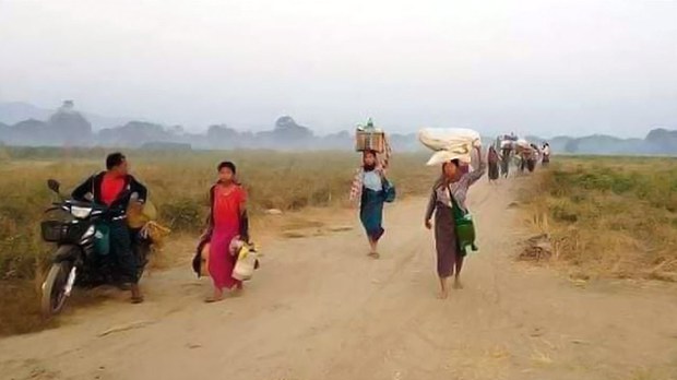 ပခုက္ကူမှာ လက်နက်ကြီးထိလို့ ကလေး တစ်ဦး အပါအဝင် မိသားစုဝင် သုံးဦး သေဆုံး ပခုက္ကူမှာ လက်နက်ကြီးထိလို့ ကလေး တစ်ဦး အပါအဝင် မိသားစုဝင် သုံးဦး သေဆုံး