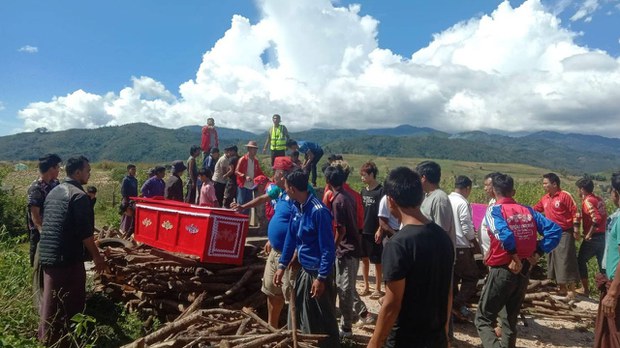 နမ့်ဖတ်ကာမှာ လက်နက်ကြီးကြောင့် အရပ်သားသုံးဦး သေဆုံး နမ့်ဖတ်ကာမှာ လက်နက်ကြီးကြောင့် အရပ်သားသုံးဦး သေဆုံး