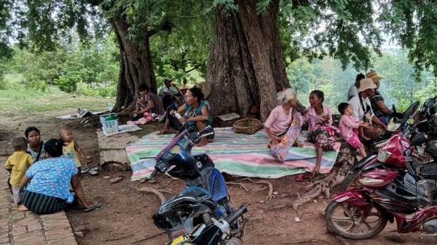 ဝက်လက်မှာ ရွာလေးဆယ်က ဒေသခံတစ်သိန်းခန့် ထွက်ပြေးနေရ ဝက်လက်မှာ ရွာလေးဆယ်က ဒေသခံတစ်သိန်းခန့် ထွက်ပြေးနေရ
