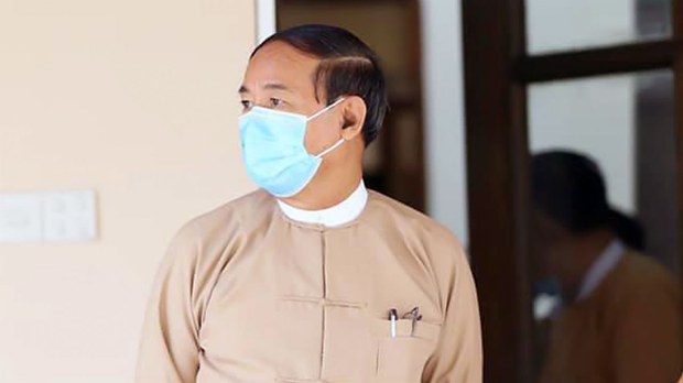 သမ္မတဦးဝင်းမြင့် ကျန်းမာရေးမကောင်းလို့ ဆီးပိုက်တပ်ထားရ သမ္မတဦးဝင်းမြင့် ကျန်းမာရေးမကောင်းလို့ ဆီးပိုက်တပ်ထားရ
