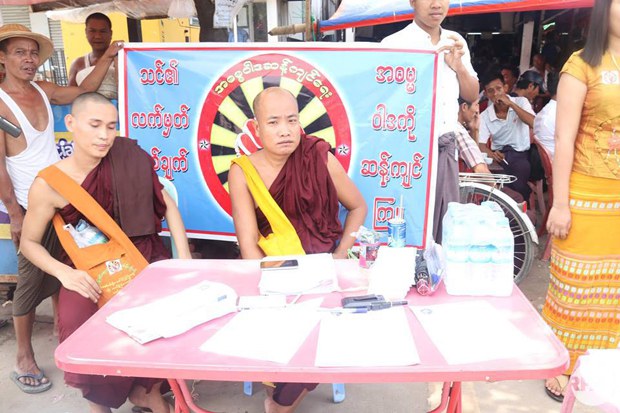 wirathu-sign-campaign-620.jpg wirathu-sign-campaign-620.jpg