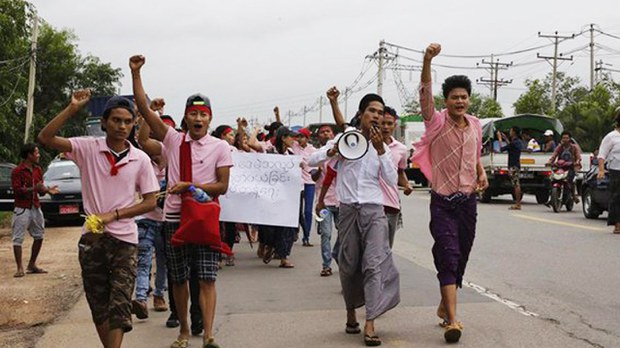 Honeys အထည်ချုပ်စက်ရုံဆီက နစ်နာကြေး သိန်း ရှစ်သောင်းကျော်ရဖို့ အလုပ်သမားတွေ တောင်းဆို Honeys အထည်ချုပ်စက်ရုံဆီက နစ်နာကြေး သိန်း ရှစ်သောင်းကျော်ရဖို့ အလုပ်သမားတွေ တောင်းဆို