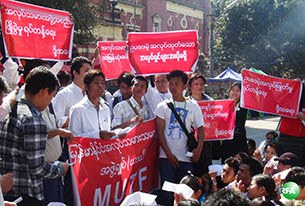 worker-protest-305.jpg worker-protest-305.jpg