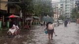 ရန်ကုန်မှာ မိုးသည်းထန်ပြီး မြို့နယ်တချို့ ရေလျှံ