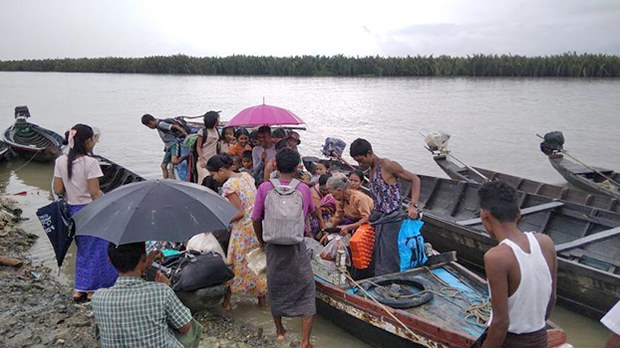 rathaetaung-villagers-flee-622.jpg rathaetaung-villagers-flee-622.jpg