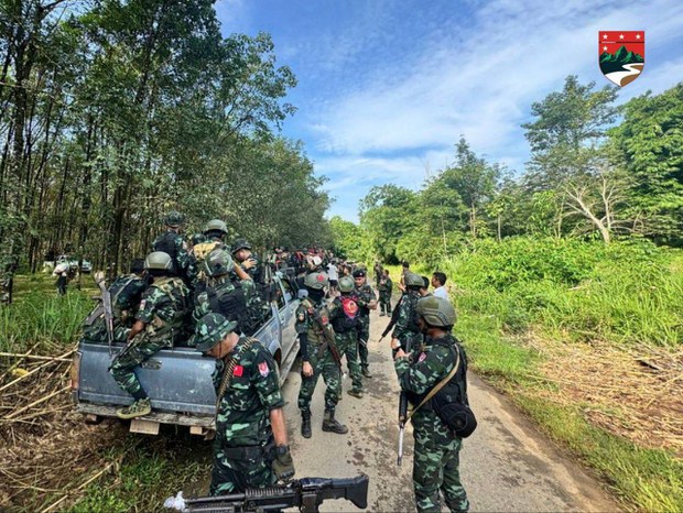 ရေးမြို့က စစ်ကောင်စီ ယာယီအထိုင်စခန်းကို မဟာမိတ်ပူးပေါင်းတပ်ဖွဲ့တွေ တိုက်ခိုက် ရေးမြို့က စစ်ကောင်စီ ယာယီအထိုင်စခန်းကို မဟာမိတ်ပူးပေါင်းတပ်ဖွဲ့တွေ တိုက်ခိုက်