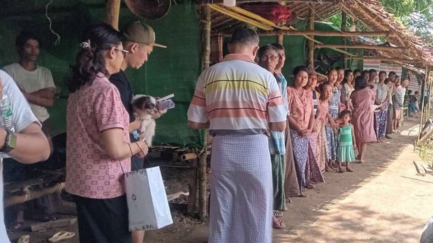 ရေကြည်မြို့နယ်က ရခိုင်စစ်ဘေးဒုက္ခသည်တွေ ပြောင်းရွှေ့ဖို့ စစ်ကောင်စီတပ် ညွှန်ကြား ရေကြည်မြို့နယ်က ရခိုင်စစ်ဘေးဒုက္ခသည်တွေ ပြောင်းရွှေ့ဖို့ စစ်ကောင်စီတပ် ညွှန်ကြား