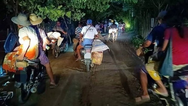 ရေဦးနဲ့ ဒီပဲယင်း အစပ်မှာ စစ်ကြောင်းထိုးလို့ ဒေသခံတစ်သောင်းနီးပါး ထွက်ပြေး ရေဦးနဲ့ ဒီပဲယင်း အစပ်မှာ စစ်ကြောင်းထိုးလို့ ဒေသခံတစ်သောင်းနီးပါး ထွက်ပြေး