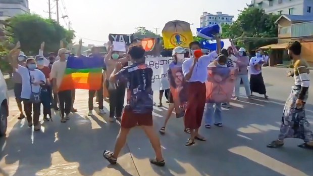ရန်ကုန်မှာ နှစ်ရက်အတွင်း စစ်အာဏာသိမ်းမှုဆန့်ကျင်တဲ့ လူငယ် ၁၁ ဦး ဖမ်းဆီးခံရ ရန်ကုန်မှာ နှစ်ရက်အတွင်း စစ်အာဏာသိမ်းမှုဆန့်ကျင်တဲ့ လူငယ် ၁၁ ဦး ဖမ်းဆီးခံရ