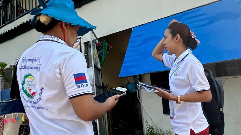 ရန်ကုန်မြို့ နေရာတချို့တွင် သန်ခေါင်းစာရင်းကောက်ယူနေသည်ကို ၂၀၂၄ ခုနှစ်၊ အောက်တိုဘာလ ၉ ရက်က တွေ့ရစဥ်။ (RFA Photo)