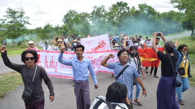 ဆဲဗင်းဂျူလိုင်နေ့ မြို့နယ် ၁၃ ခုမှာ စစ်အာဏာရှင်ဆန့်ကျင်ရေး ဆန္ဒပြ ဆဲဗင်းဂျူလိုင်နေ့ မြို့နယ် ၁၃ ခုမှာ စစ်အာဏာရှင်ဆန့်ကျင်ရေး ဆန္ဒပြ