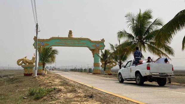 AA အရေးပေါ်ကြေညာပြီးနောက် မောင်တောမြို့တွင်းမှာ လူနှစ်သောင်းခန့် ပိတ်မိနေ AA အရေးပေါ်ကြေညာပြီးနောက် မောင်တောမြို့တွင်းမှာ လူနှစ်သောင်းခန့် ပိတ်မိနေ