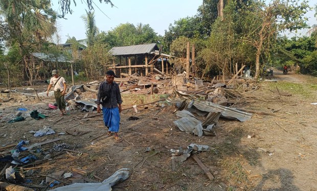 ကလေးမြို့နယ်မှာ ဗုံးကြဲတိုက်ခိုက်လို့ ရှစ်ဦးသေဆုံး၊ ၃၀ နီးပါး ဒဏ်ရာရ ကလေးမြို့နယ်မှာ ဗုံးကြဲတိုက်ခိုက်လို့ ရှစ်ဦးသေဆုံး၊ ၃၀ နီးပါး ဒဏ်ရာရ