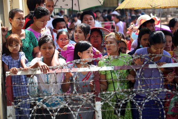 နိုင်ငံရေးအကျဉ်းသားနဲ့ သတင်းသမားတွေ လွတ်ငြိမ်းသက်သာခွင့် မရ နိုင်ငံရေးအကျဉ်းသားနဲ့ သတင်းသမားတွေ လွတ်ငြိမ်းသက်သာခွင့် မရ