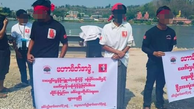 မြန်မာ့အရေး လှုပ်ရှားသူ ၁၇ ဦးကို လာအိုရဲတပ်ဖွဲ့ဖမ်းပြီး စစ်ကောင်စီထံ ပြန်လွှဲ မြန်မာ့အရေး လှုပ်ရှားသူ ၁၇ ဦးကို လာအိုရဲတပ်ဖွဲ့ဖမ်းပြီး စစ်ကောင်စီထံ ပြန်လွှဲ