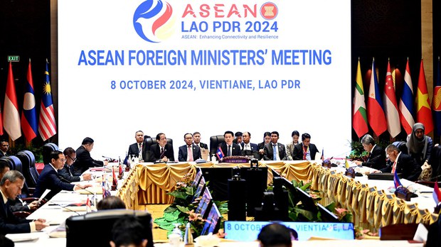 အာဆီယံကနေ ထွက်ပေါက်ရဖို့ စစ်ကောင်စီ ကြိုးပမ်းနေကြောင်း လေ့လာသူတွေ ပြော အာဆီယံကနေ ထွက်ပေါက်ရဖို့ စစ်ကောင်စီ ကြိုးပမ်းနေကြောင်း လေ့လာသူတွေ ပြော